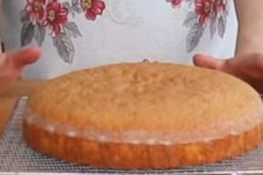 CELA JUGOSLAVIJA JE JELA VODENU TORTU: Sprema se od JEFTINIH namirnica koje SVAKA KUĆA ima