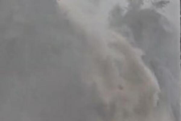 POPLAVE, GRAD VELIČINE JAJETA, KLIZIŠTA KOJA DIŽU KOSU NA GLAVI: Jezivi prizori NEVREMENA koje HARA Evropom (VIDEO)