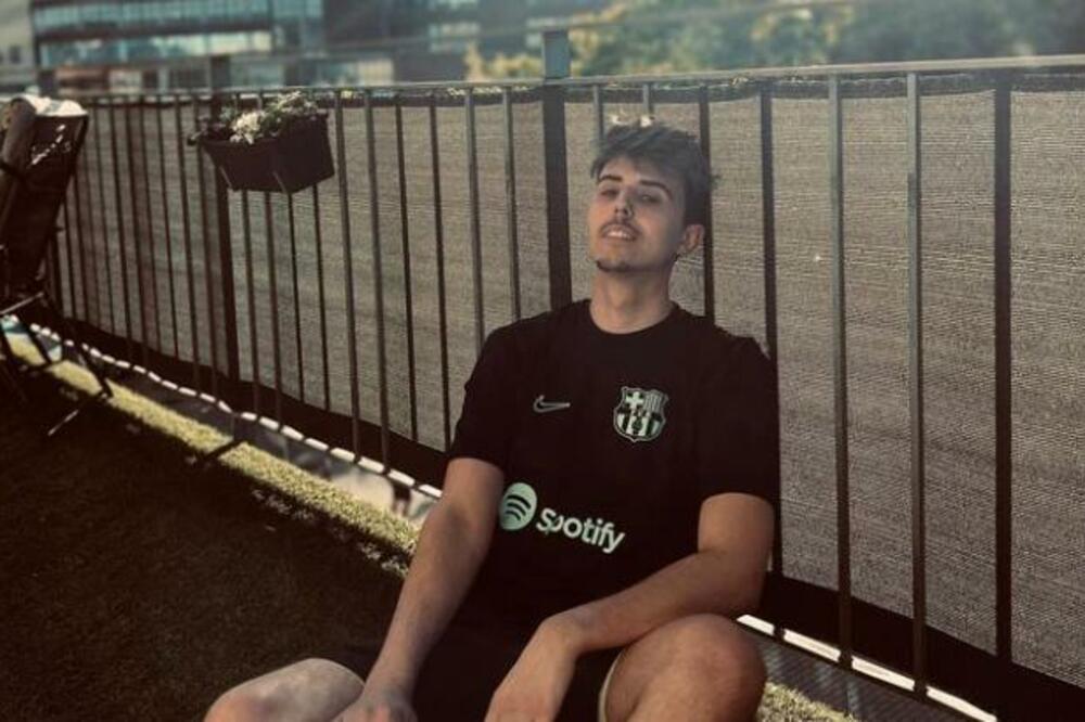 OGLASIO SE MLADIĆ OD KOJEG JE RITA ORA UZELA ZASTAVU: Evo šta se KRIJE iza svega