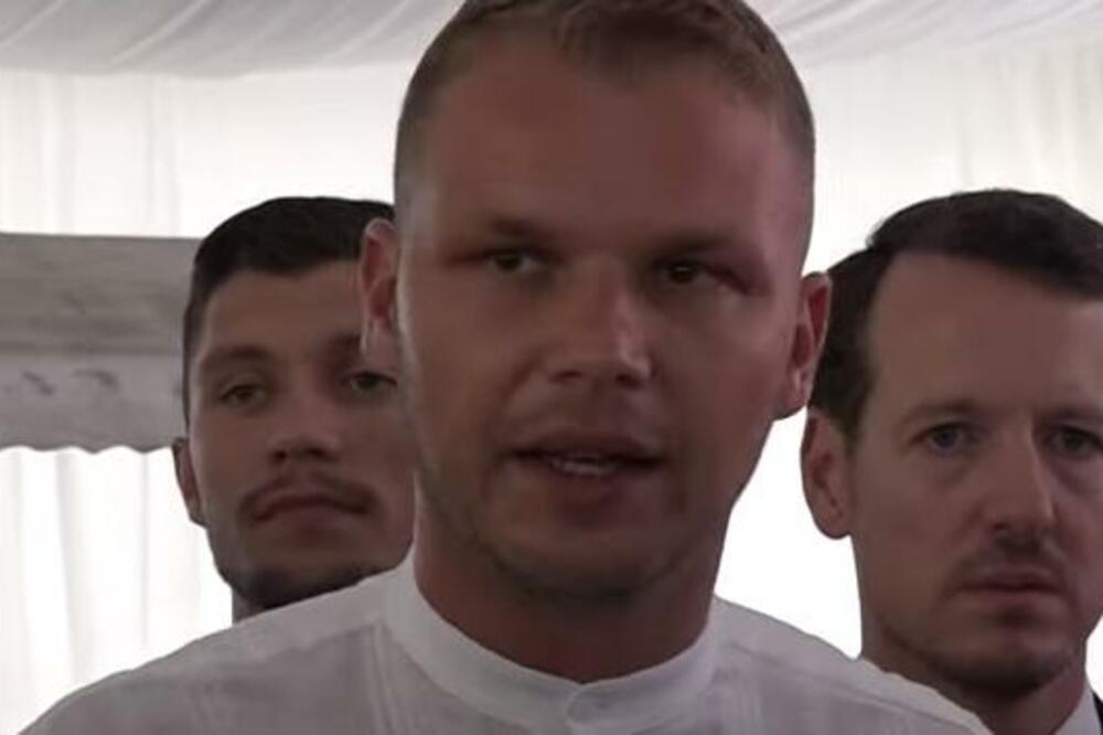 EVO KOLIKO KOŠTA KOŠULJA DRAŠKA STANIVUKOVIĆA KOJA JE SVIMA ZAPALA ZA OKO: O ovom DETALJU svi BRUJE (VIDEO)