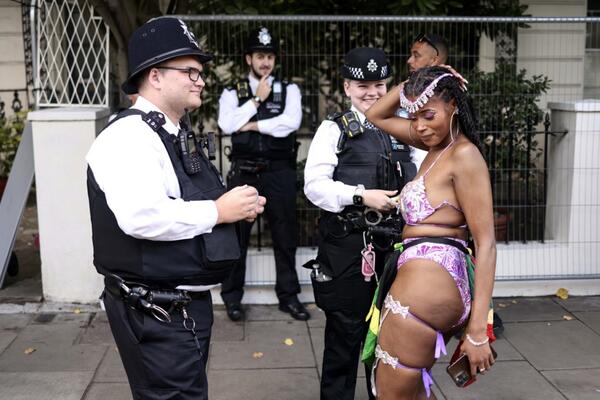 OVA MRAČNA ISTINA STOJI IZA KARNEVALA U RIJU: Plesačice izlaze sa GOLIM GRUDIMA, a ono što im RADE je UZNEMIRUJUĆE