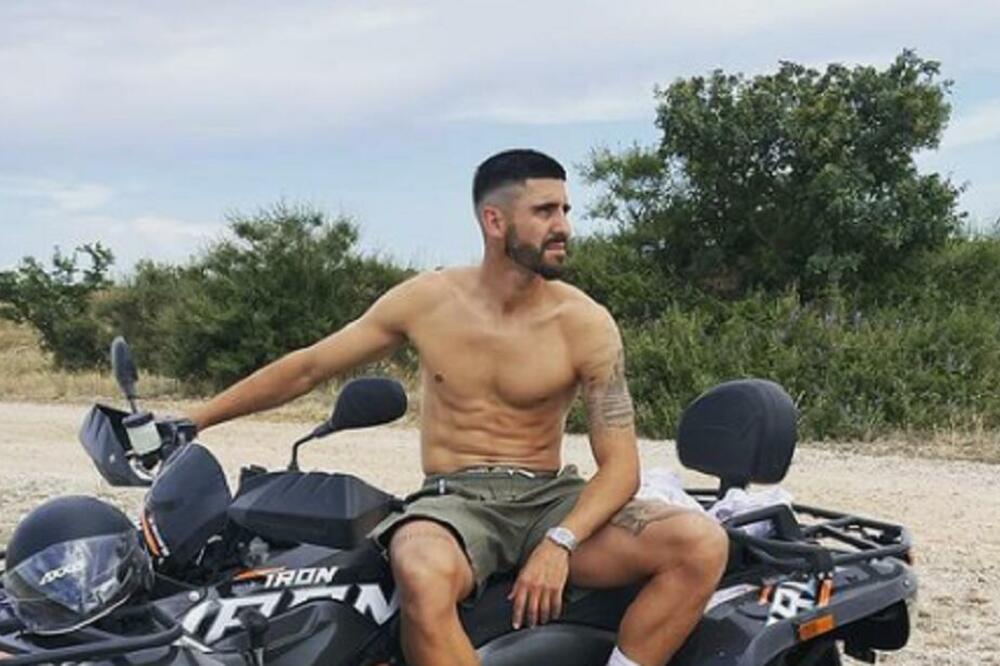 ERLIĆ OBRAĐUJE ZEMLJU I DRŽI OVCE, KOKOŠKE I SVINJE: Poznati fudbaler RADI NA SELU, živi čovek ko sav NORMALAN SVET