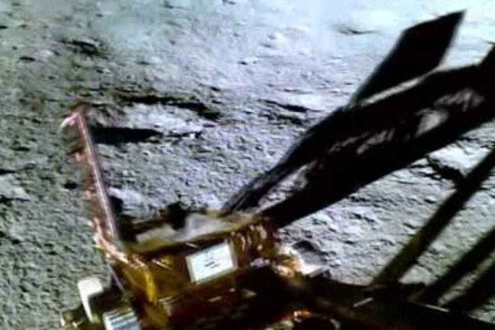 INDIJSKA SVEMIRSKA LETELICA OBJAVILA PRVE SNIMKE SA JUŽNOG POLA MESECA: Pogledajte SPEKTAKULARNE prizore (VIDEO)