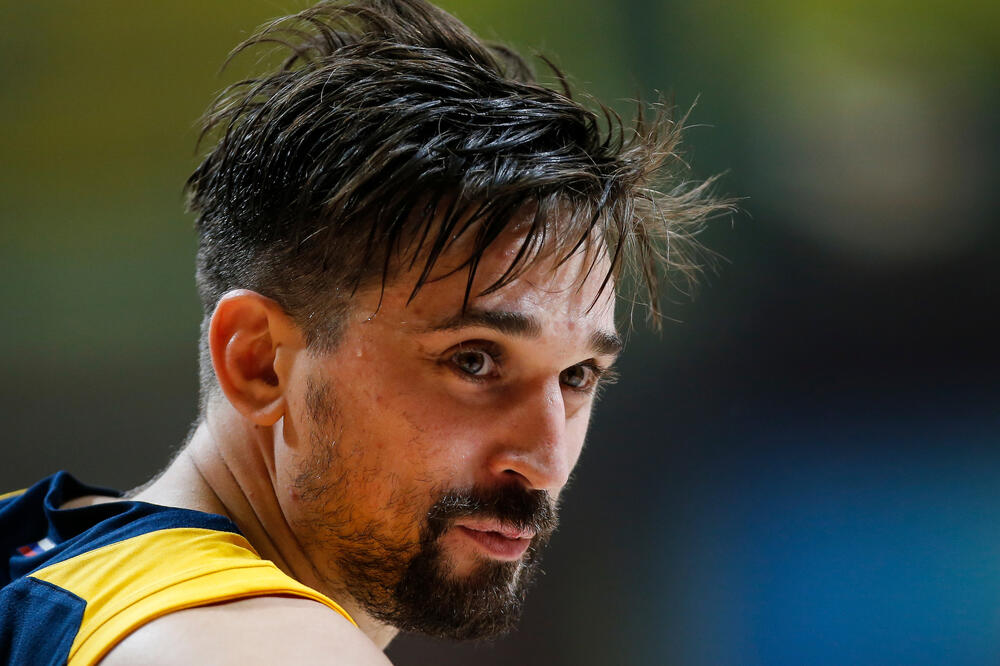 NJEMU I ZVEZDI NIJE BILO SUĐENO: Poznato gde karijeru nastavlja Aleksej Šved!