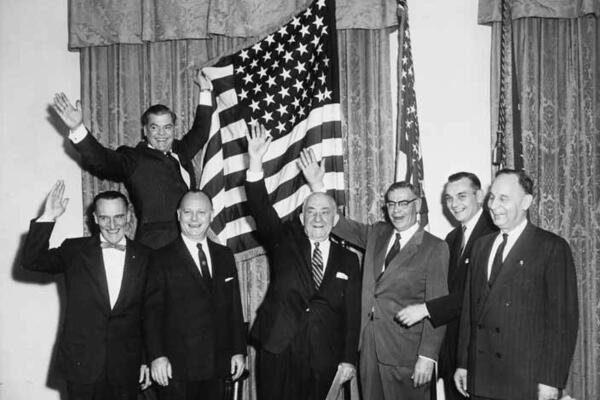 ALJASKA JE ZAHVALJUJUĆI SRBINU IZ CRNE GORE POSTALA TO ŠTO JESTE Bez njega ništa ne bi bilo isto! "DOBAR JE MOMAK"