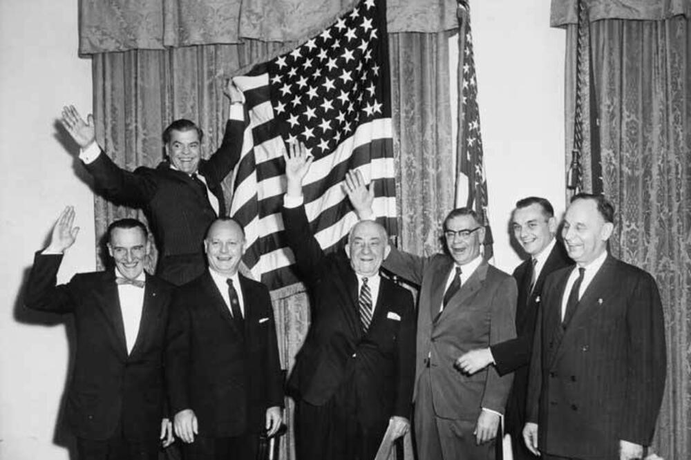 ALJASKA JE ZAHVALJUJUĆI SRBINU IZ CRNE GORE POSTALA TO ŠTO JESTE Bez njega ništa ne bi bilo isto! "DOBAR JE MOMAK"