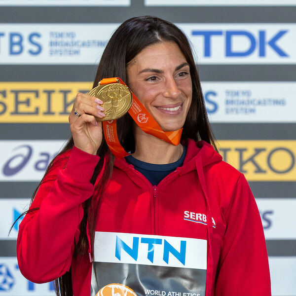 IVANA ŠPANOVIĆ DIGLA RUKE OD ZLATA: Menja je dobro poznato ime