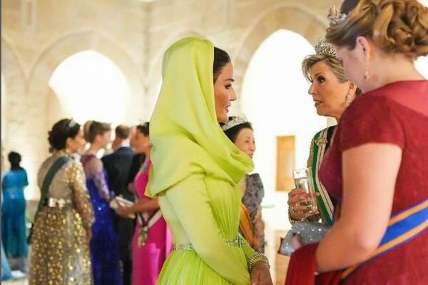 ZBOG ŽENE KATARSKOG ŠEIKA SRBIMA PADAJU VILICE: Svi u ŠOKU kada čuju koliko GODINA, ima OVAKVO TELO izaziva INFARKT