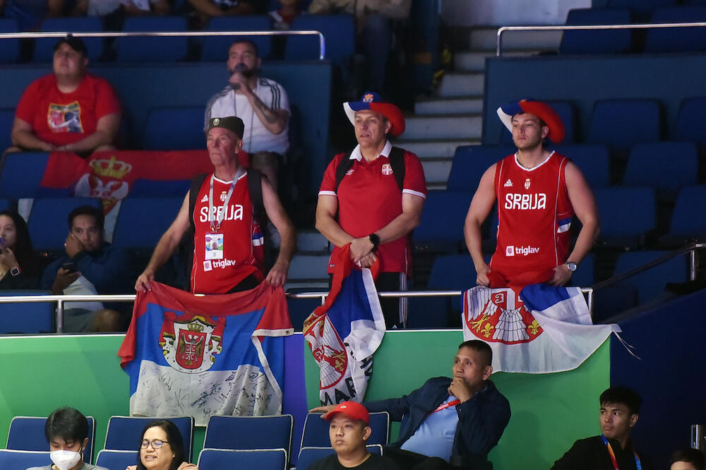 E, ZBOG OVOGA SE IGRA ZA REPREZENTACIJU: Navijači oduševili podrškom: "Dao si nam bubreg, daćemo ti srce!" (VIDEO)