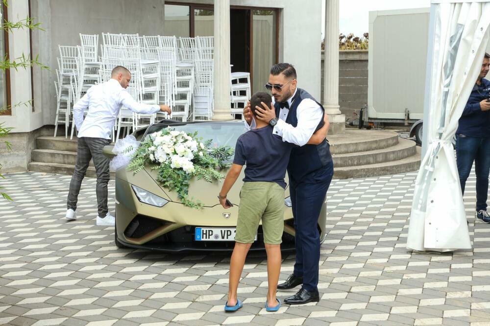 EVO GDE ŽIVI DARKO LAZIĆ: Vila iz SNOVA, sve pršti od LUKSUZA, o ovome SRBI SANJAJU (FOTO)