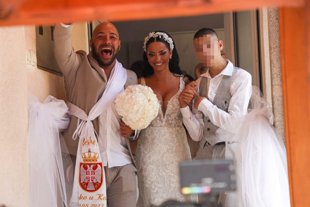 LEPŠU MLADU NISTE VIDELI, NA NJOJ SVE PUCA: Izašla kao PRAVA BOGINJA, pa ZASENILA sve goste, o ovome će se GOVORITI