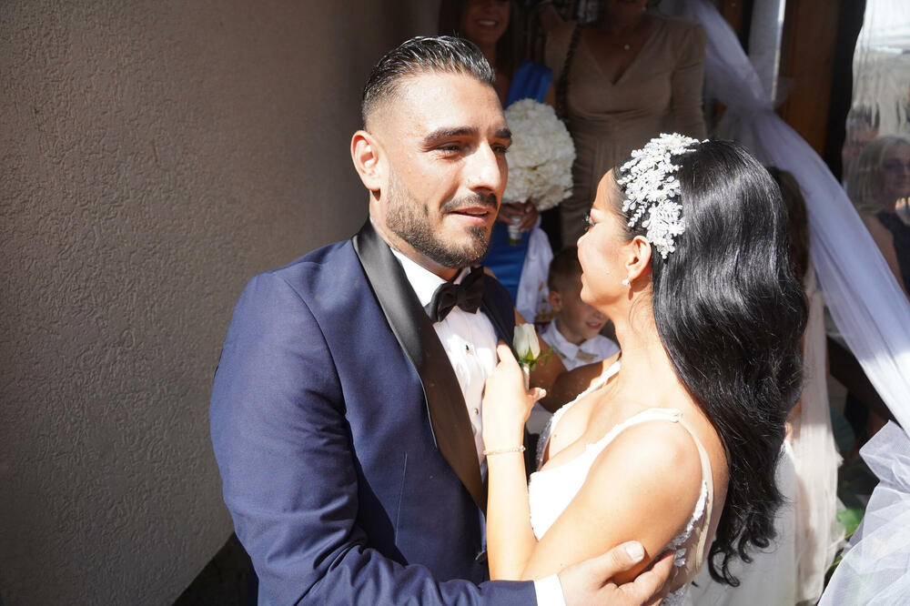 ĆERKA DARKA LAZIĆA BLISTA NA OČEVOM VENČANJU: Pogledajte kako mala Lorena IZGLEDA, kao prava PRINCEZA JE (FOTO)