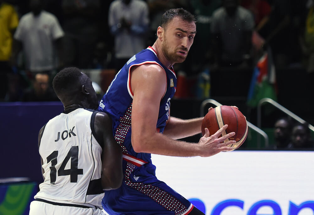 Nikola Milutinov na utakmici Južnog Sudana i Srbije