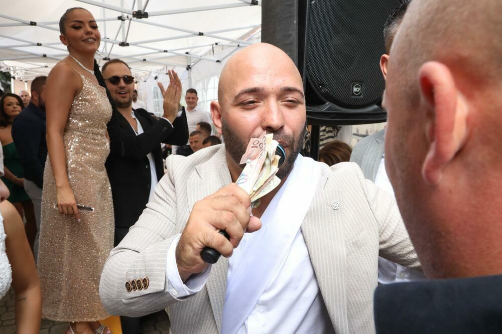 LJUDI MISLE DA SE RAZBIJAMO OD PARA! Evo koje CIFRE kruže na romskim veseljima, ljudi popadali od šoka