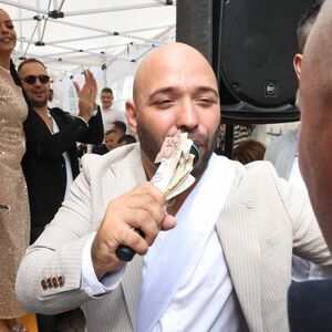 LJUDI MISLE DA SE RAZBIJAMO OD PARA! Evo koje CIFRE kruže na romskim veseljima, ljudi popadali od šoka