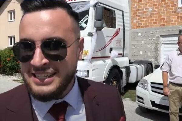 SVADBA KOJA ĆE SE PAMTITI U BOSNI: Umesto limunzinom OVIM došao po mladu! Šta biste vi na njenom MESTU? (VIDEO)