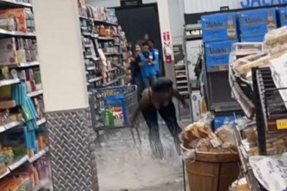 UŠLA JE U PRODAVNICU, A ONDA JE NASTAO RUSVAJ: Mušterije i radnici gledali ŠTA RADI PRED SVIMA, šta JOJ BI?