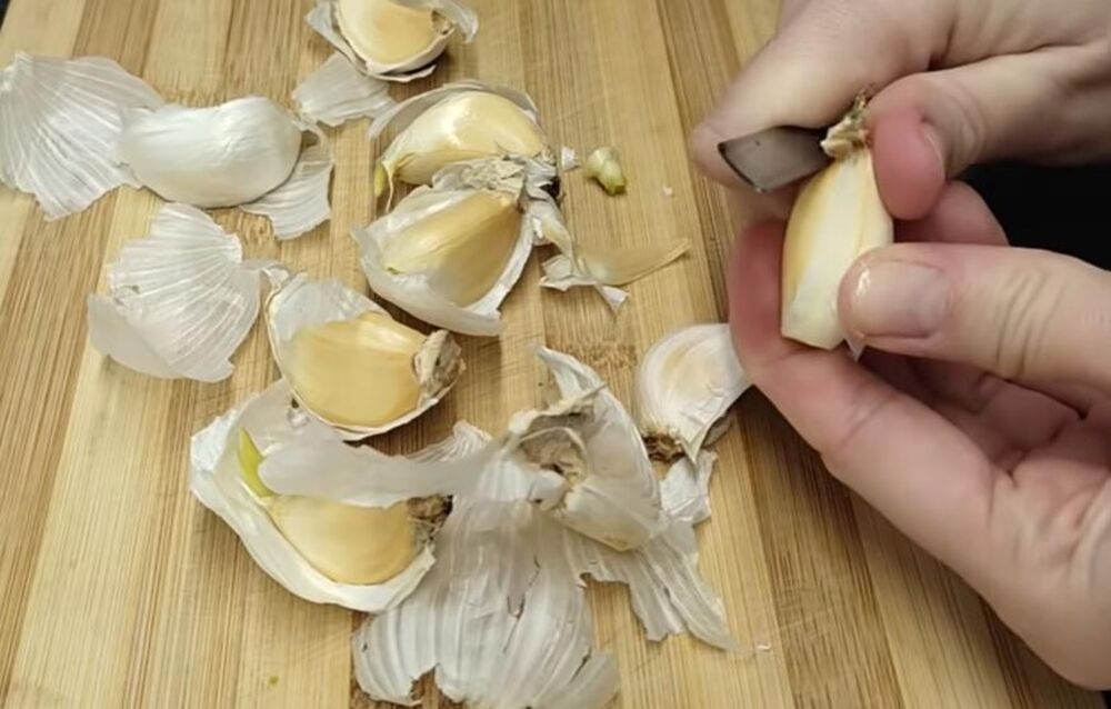 Beli luk, Čišćenje belog luka, Ljuska belog luka