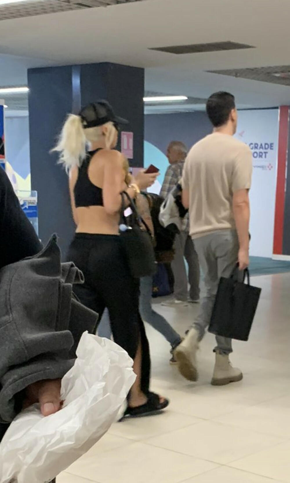 Ležeran stajling joj odlično stoji