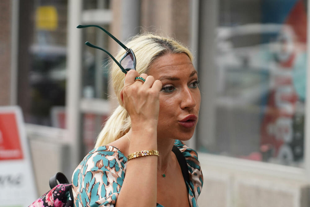 Voditeljka tvrdi kako takvi ljudi i sa tim ponašanjem ne smeju da budu uzor omladini