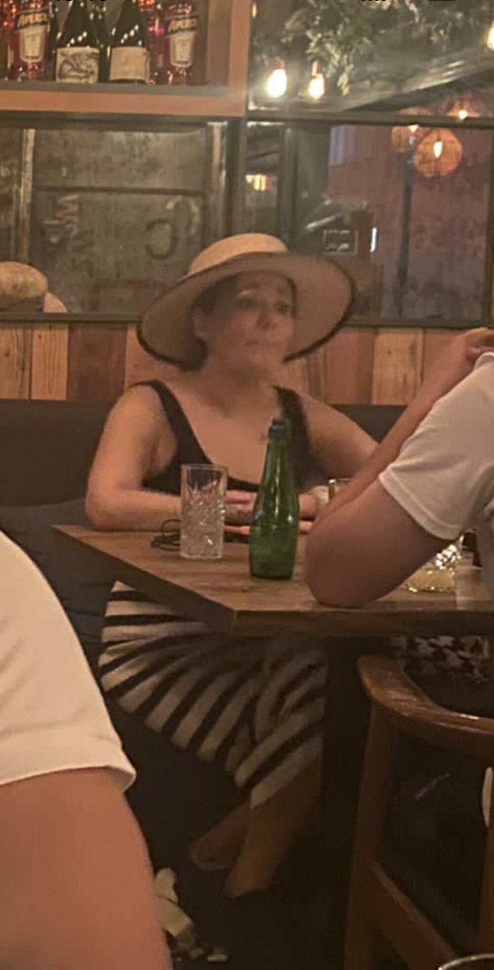 Ana je uživala sa svojim prijateljima