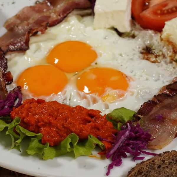 Holesterol ne skače od slanine i jaja: Krivac su ove dve stvari koje su smrt za jetru i samo gomilaju masnoću