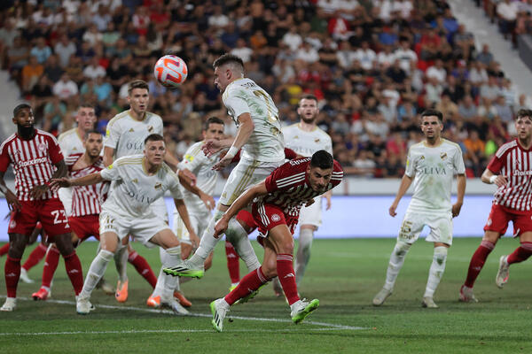 RIVAL ČUKARIČKOG SE OZBILJNO POJAČAO: Stiže fudbaler Brajtona!