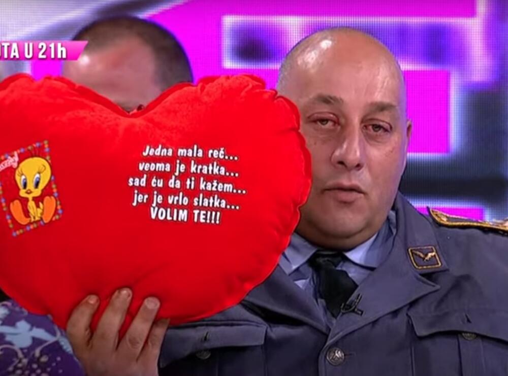 Plakao od sreće i pokazao srce