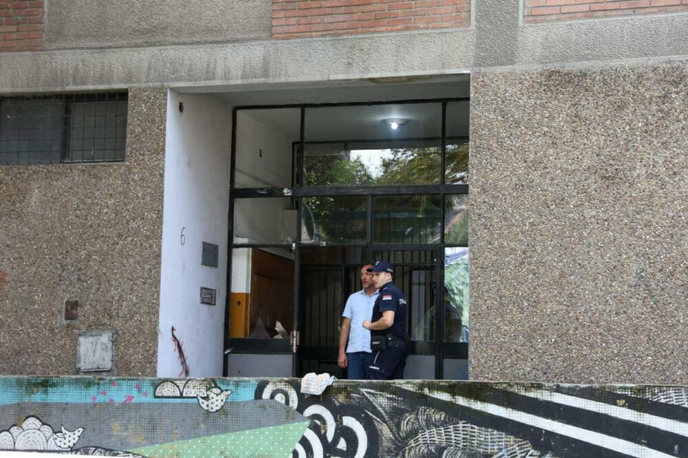 DELOVI GAVE SU BILI NA ULICI, SVUDA KRV: Očevidac zateo horor scene ispred zgrade u Smederevu (FOTO)