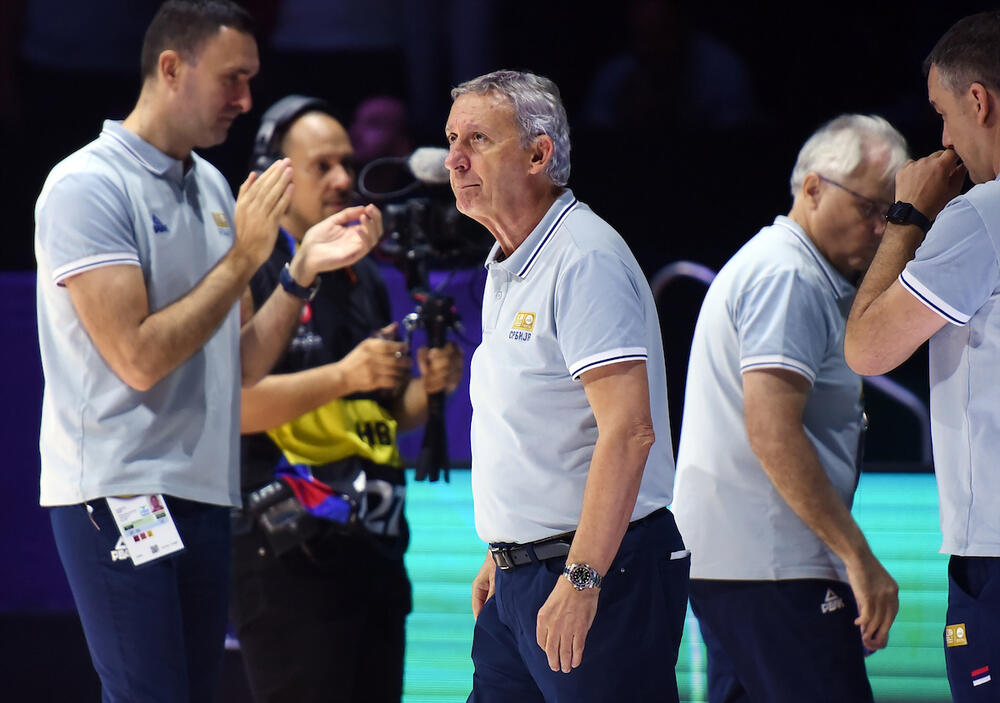 Selektor Svetislav Pešić na utakmici protiv Italije
