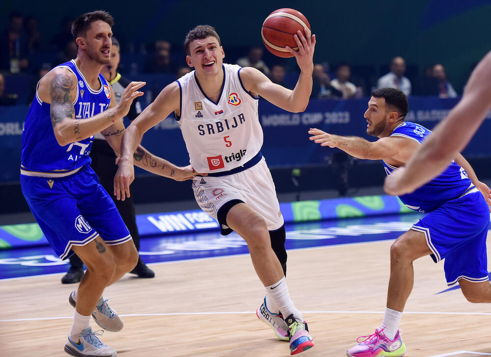 Nikola Jović na utakmici Srbije i Italije