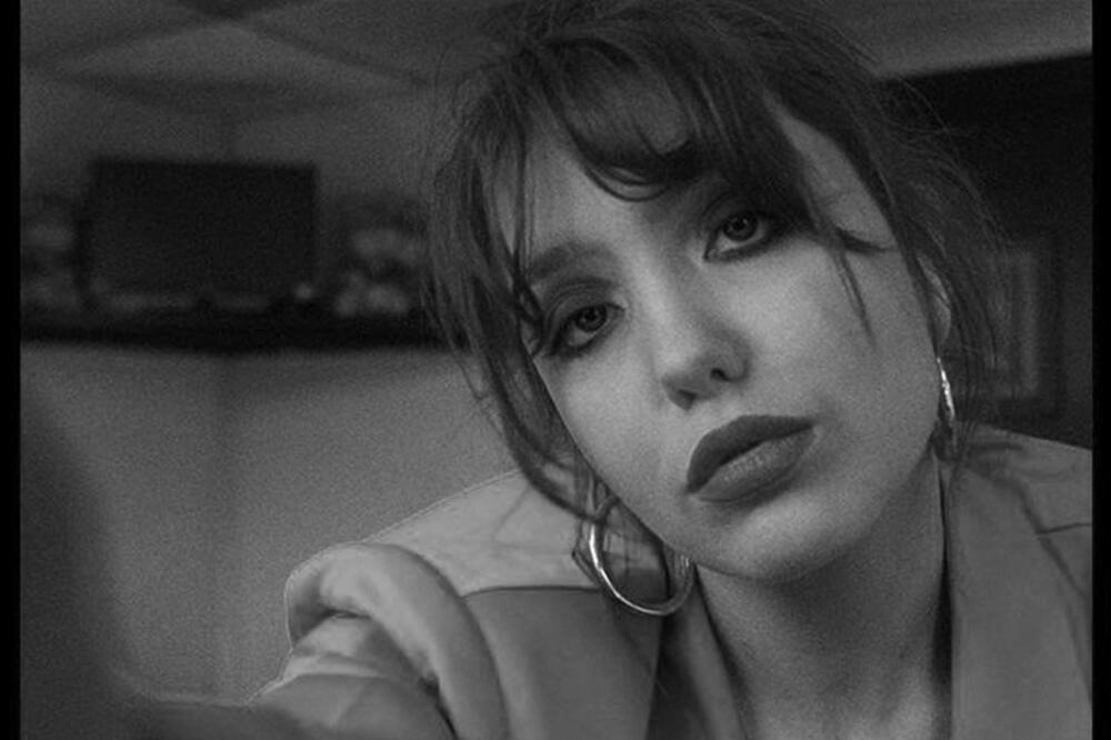 TRAGIČAN DAN! Preminula PEVAČICA (21), VELIKA TRAGEDIJA