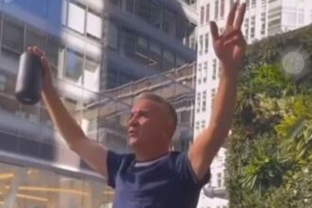 Opalaaa! Nećete verovati u čijem društvu se našao Srđan Đoković! Fotka obišla svet, za 3 života nećete pogoditi