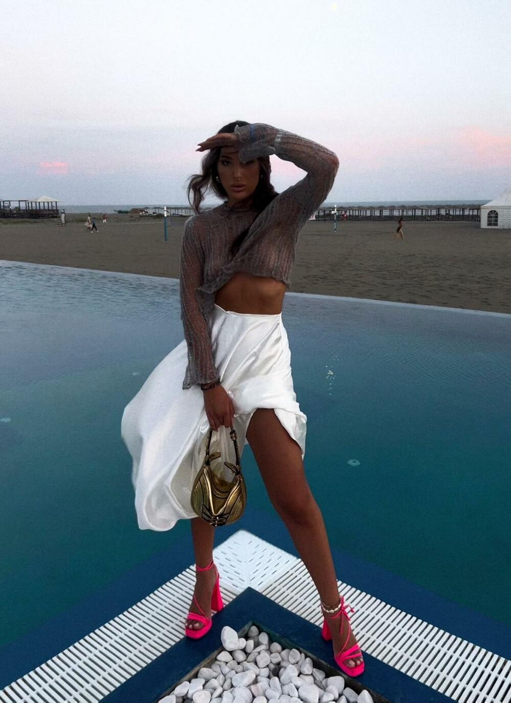 Rijaliti zvezda Jovana Tomić za Espreso je otkrila za koje košarkaše smatra da su najbolji frajeri i šta uopšte misli o košarkašima kao frajerima.