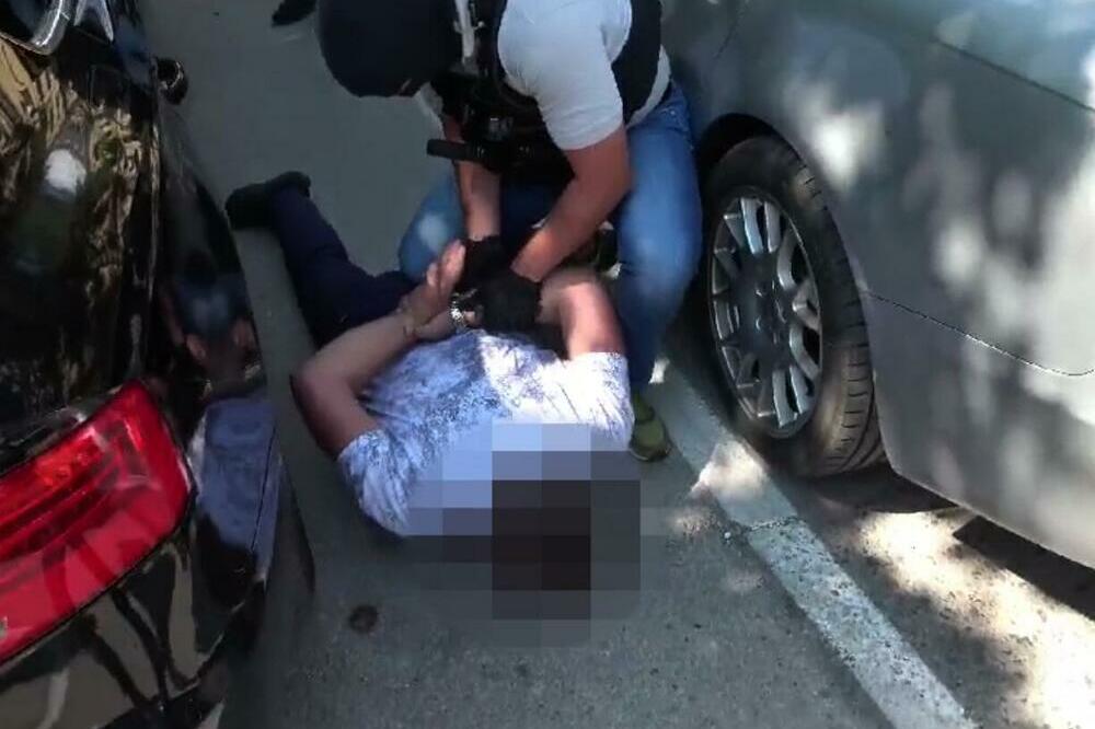 MASKIRANI UPALI U KUĆU KOD MUŠKARCA, VEZALI GA I PRETILI NOŽEM: Sve ogranizovala ŽENA iz Novog Bečeja