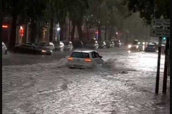JAKO NEVREME OPUSTOŠILO NOVI SAD: Reke na ulicama, neki delovi grada ostali BEZ STRUJE I VODE (VIDEO)