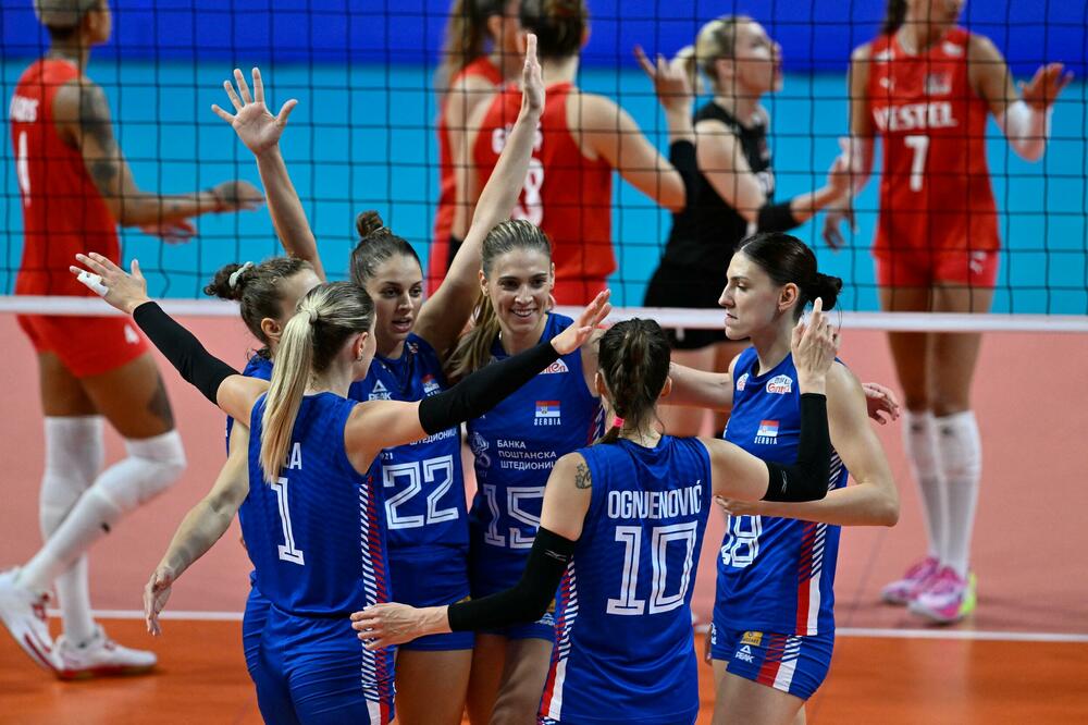 ZAŠTO SREBRNE ODBOJKAŠICE SA EP NISU BILE NA BALKONU? Razlog je ubedljiv i vrlo jasan (FOTO)