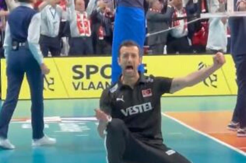 SRAMNO PONAŠANJE BIVŠEG SELEKTORA SRBIJE: Pogledajte šta je gestikulirao posle dobijenog poena Turkinja! (VIDEO)