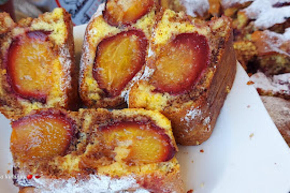 KOLAČ SA ŠLJIVAMA KAKAV SU SAMO NAŠE BAKE ZNALE DA SPREME: Mera je NA ŠOLJE, a gotov je OČAS POSLA