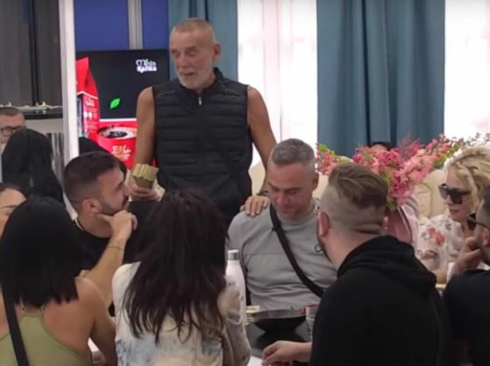 Mića razotkrio prvi ljubavni par u Eliti