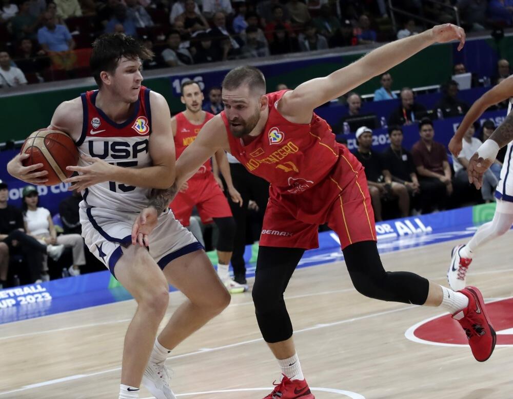 Duel Ostina Rivsa i Nemanje Radovića na utakmici SAD-a i Crne Gore