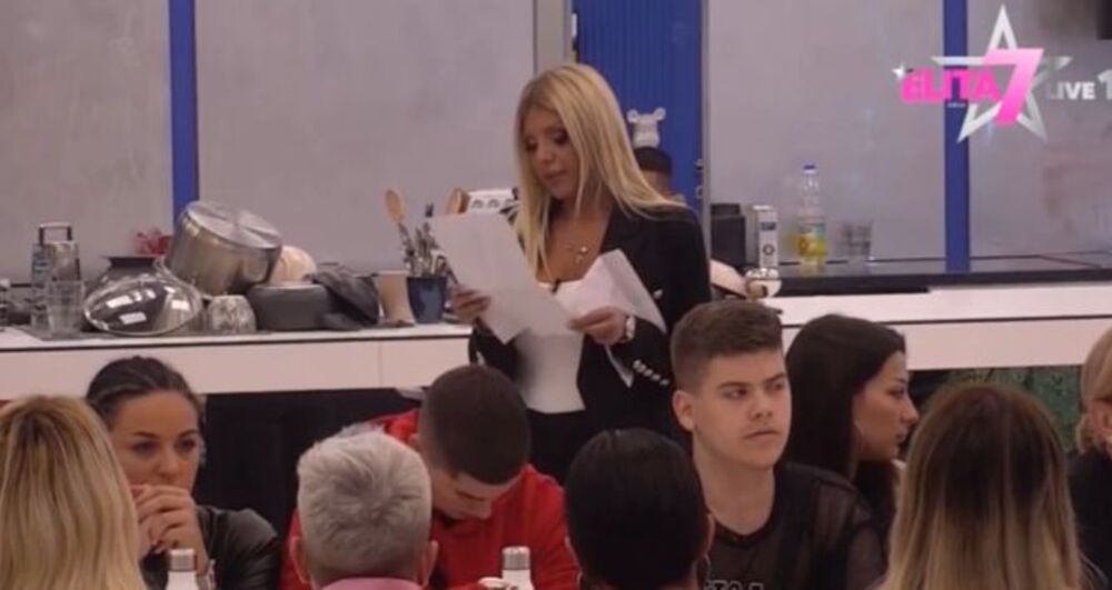 Ivana Šopić je odmah na početku pročitala važno obaveštenje.