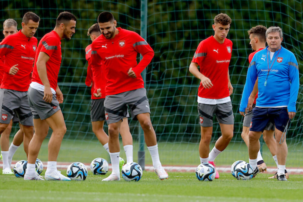 OSMESI PRED VAŽNE MEČEVE: Piksijevi izabranici odradili prvi trening! (VIDEO)