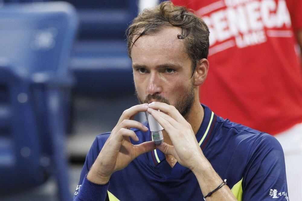 MEDVEDEV PREŽIVEO PAKLENU VRUĆINU, KORISTIO I INHALATOR: "Pomislio sam da neću izdržati, ali onda..."