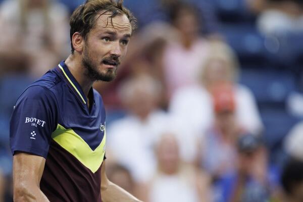 OVO SE RETKO VIĐA: Medvedev se OBRUKAO za sva vremena!