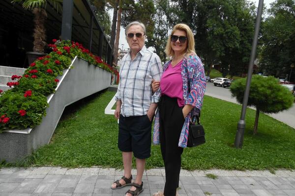BLIZANCE DOBIO U 76. I VOLEO 32 GODINE MLAĐU: Čovek kog Srbi obožavaju bio im je kum! Ovako je bilo živeti sa njim