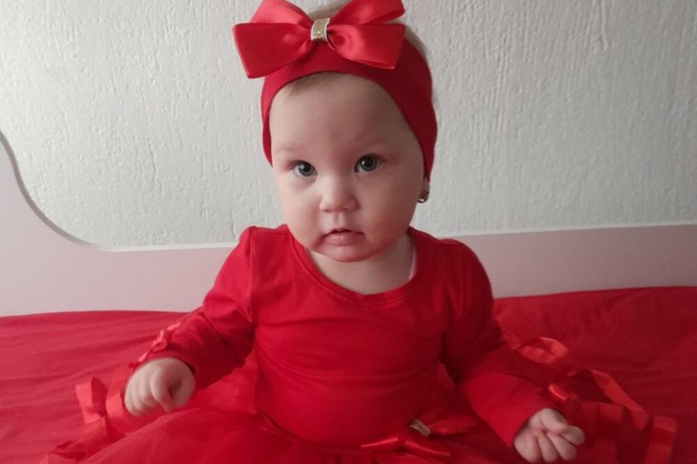 SLATKA ENA IMA TRI I PO GODINE I TREBA JOJ NAŠA POMOĆ: Hrabroj devojčici potrebna je OGROMNA suma za lečenje! FOTO