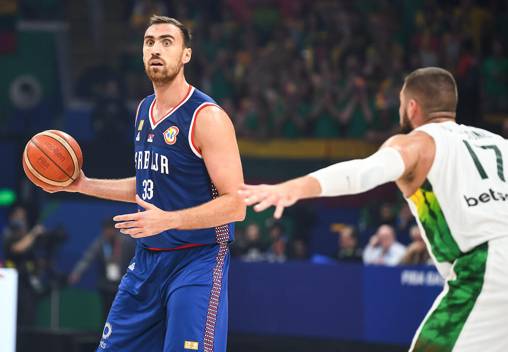 Nikola Milutinov na utakmici Litvanije i Srbije