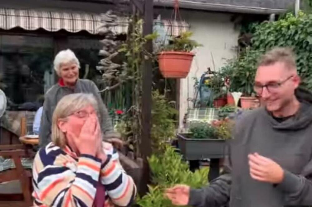 POSLE NEKOLIKO GODINA SE POJAVIO NA PRAGU RODNE KUĆE: Ova scena NIKOGA niej ostavila ravnodušnim, SUZE SAME LIJU