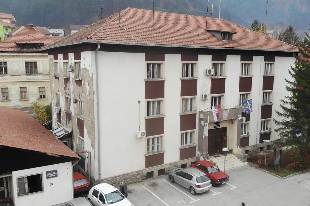 SRBIN SE ODREKAO SINA PREKO FEJSBUKA, CELA ZEMLJA USTALA NA NOGE: Objasnio ŠTA je problem, gledajte samo OVO